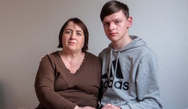 BBC Sasha, el hijo de Tetyana Kraynyuk, fue uno de los 13 estudiantes que fueron secuestrados por las fuerzas rusas en septiembre pasado de una escuela en Ucrania.
