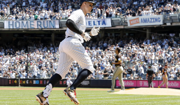 Yanquis prevalecen ante los Padres y Rays vencen a Dodgers en duelo de batazos