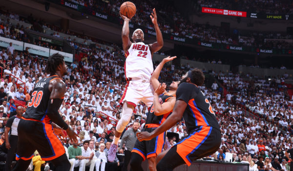 Heat vence a los Knicks y los coloca contra la pared en la semifinal de la Conferencia Este de la NBA