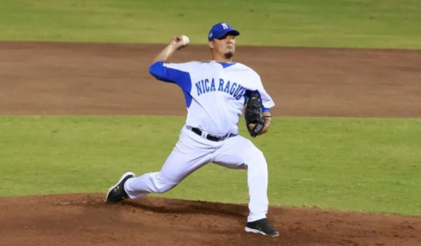 Ronald Medrano sobrevive a jonrón inicial y se adjudica un primer juego sostenido
