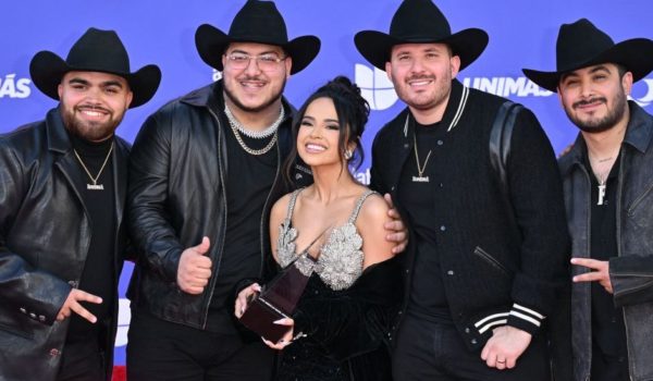 Grupo Frontera, Becky G{