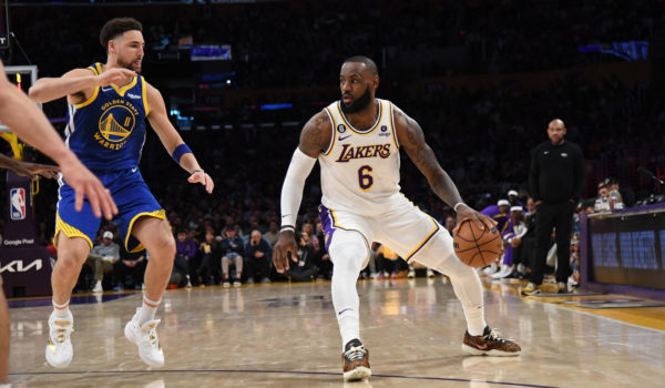 Al ritmo de LeBron James, los Lakers castigan a Golden State y se van al frente 2-1