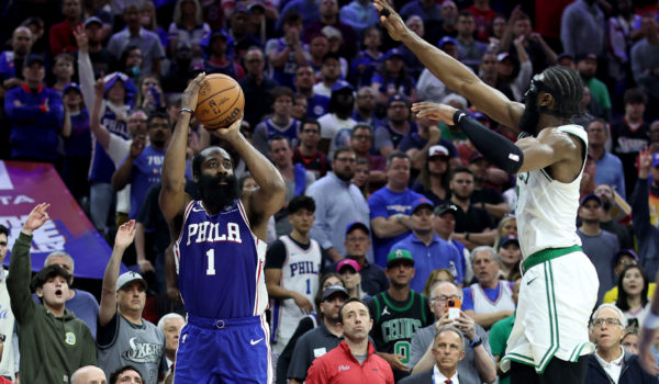 Phoenix y Sixers ganan electrizantes duelos y empatan semifinales de la NBA