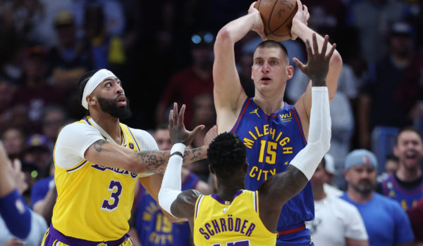 Nuggets se apuntan primera victoria ante los Lakers con exhibición de Jokic