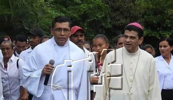 Policía detiene y acusa al sacerdote Jaime Iván Montesinos de «menoscabo» a la soberanía