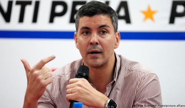 Santiago Peña, Taiwán, Paraguay