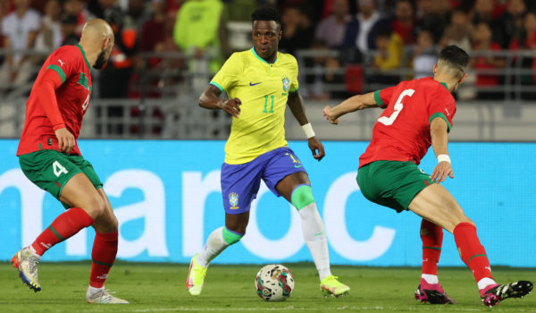 Brasil convoca a Vinicius para amistosos y reitera su condena al racismo