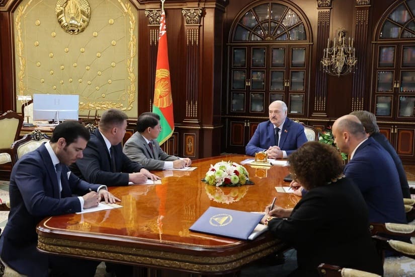Presidente de Bielorrusia, Alexander Lukashenko, y la delegación oficial de Nicaragua. Foto de El 19 digital