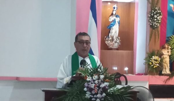 Sacerdote acuerda mediación con ciclista y es excarcelado
