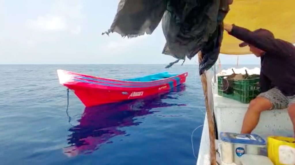 Sin motores y sin los instrumentos de pesca fue encontrada en Guatemala una lancha desaparecida  en Corinto hace dos meses.LA PRENSA/ Captura de video.  
