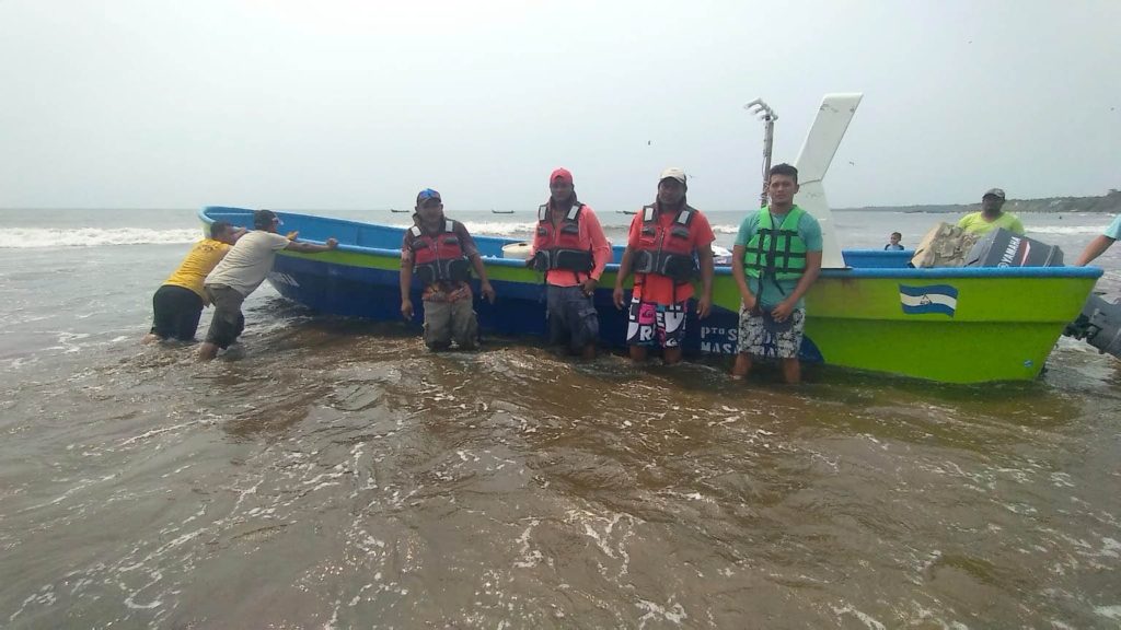 Cuatro marineros nicaragüenses que se extraviaron en el mar   aparecieron presos en El Salvador./LA PRENSA/ Cortesía.