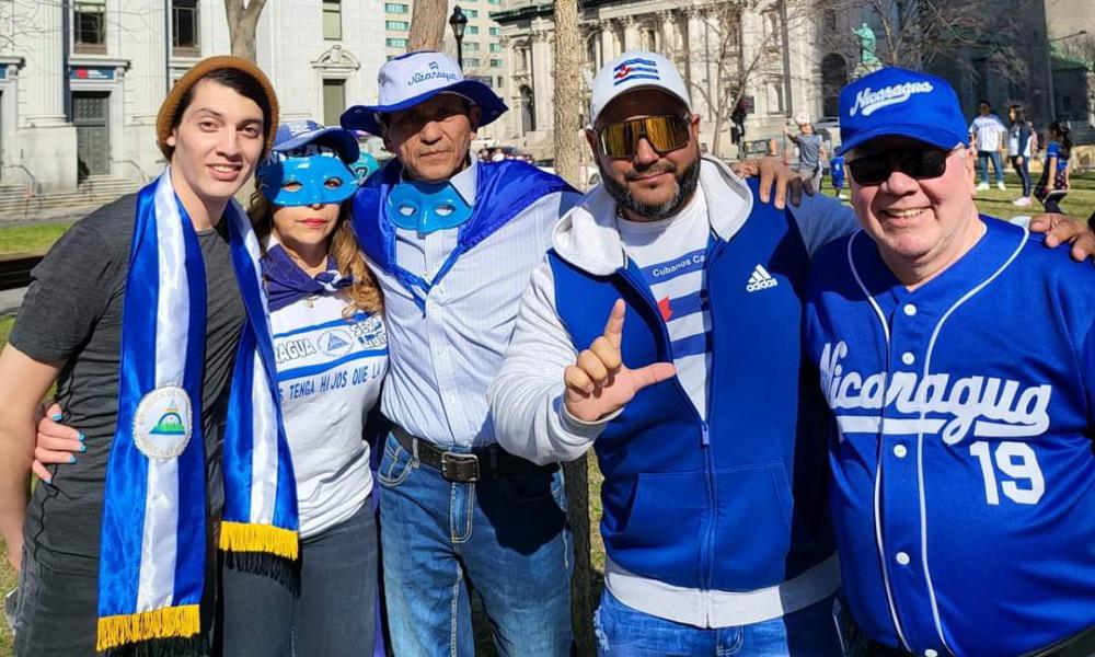 El primero de izquierda a derecha. Luis Quiroz conmemoró con la diáspora nicaragüense en Montreal el quinto aniversario de la Rebelión de Abril. LA PRENSA / Cortesía