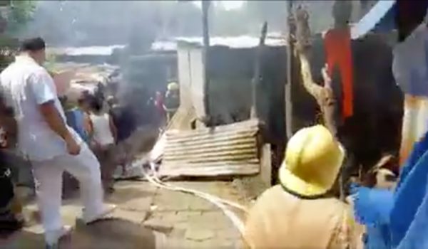 Incendio arrasa con tres casas en el barrio Monimbó en Masaya