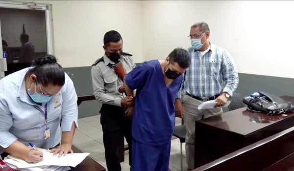 Peritajes policiales hunden a taxista acusado de matar a pasajera en Managua