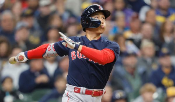 Un Boston encendido arrasa con Toronto y lo desplaza en la candente División Este