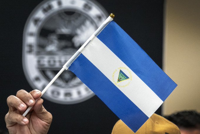 Ondear en la calle la bandera nacional y leer periódicos impresos son actos totalmente normales y cotidianos, pero no en Nicaragua. La represión del régimen de Daniel Ortega para sostenerse en el poder ha acabado con las libertades más elementales de los nicaragüenses