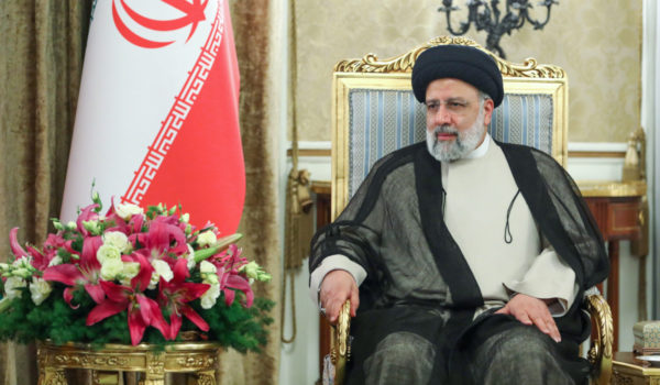 Se estrella un helicóptero del convoy del presidente de Irán, Ebrahim Raisi, según medios estatales