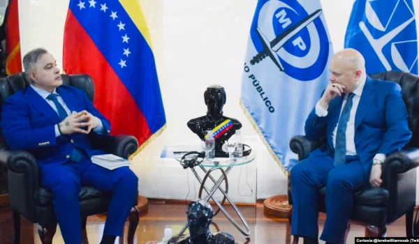 El fiscal general de Venezuela, Tarek William Saab durante un encuentro con el fiscal de la CPI, Karim Khan en Caracas.