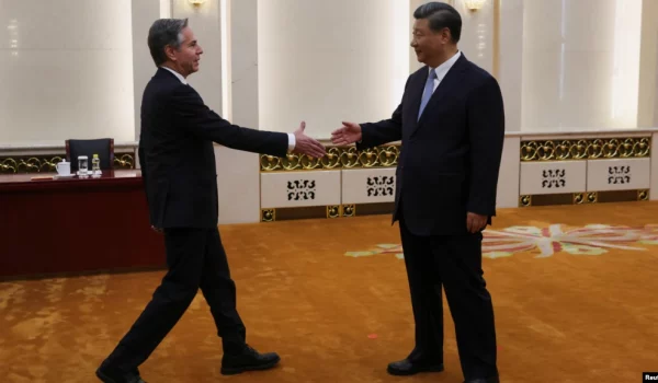 El secretario de Estado de EEUU, Antony Blinken, se reúne con el presidente chino, Xi Jinping, en el Gran Salón del Pueblo en Beijing, China, el 19 de junio de 2023. REUTERS/Leah Millis/Pool