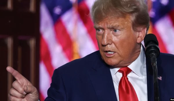 El expresidente de EEUU Donald Trump habla en un evento en Bedminster, Nueva Jersey, el 13 de junio de 2023.