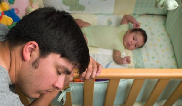 Getty Images La depresión posparto también puede afectar a los hombres.