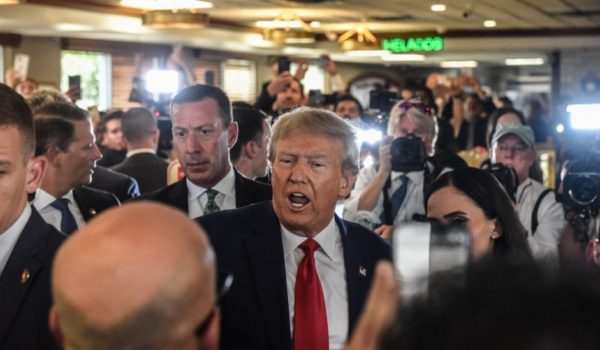 Getty Images Trump visitó el conocido restaurante cubano Versailles en Miami después de asistir a los tribunales.