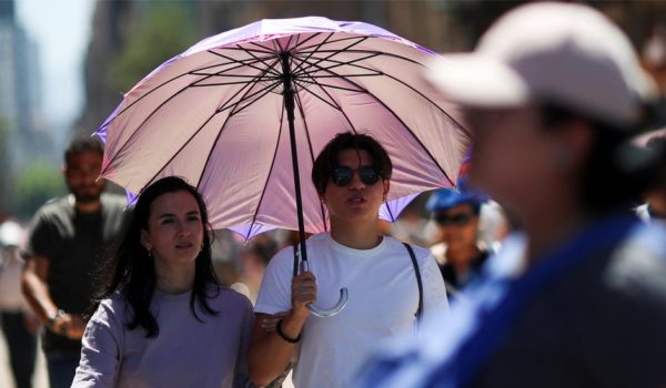 Reuters La prensa en México ha reportado varias muertes por causas relacionadas al calor extremo.