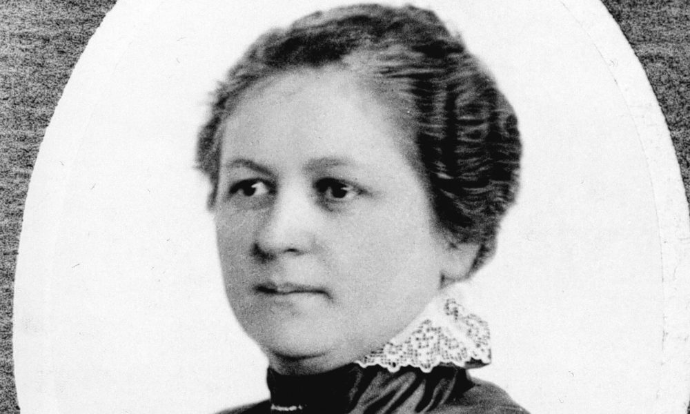 Melitta Group Melitta Bentz inventó el filtro para el café en 1908, cuando la demanda por esta bebida estaba creciendo en Europa.
