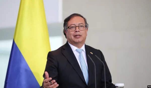 El presidente colombiano Gustavo Petro habla durante una conferencia de prensa con el canciller alemán Olaf Scholz (no en la foto), en Berlín, Alemania, el 16 de junio de 2023.