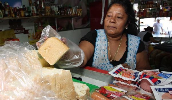 El Gobierno asegura que el precio de la canasta básica bajó C$19.74, pero sigue por encima de los C$19,200