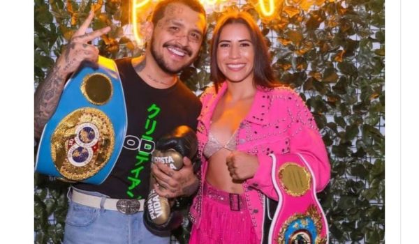 Boxeadora tica, nacida en Nicaragua, regala sus guantes a Christian Nodal