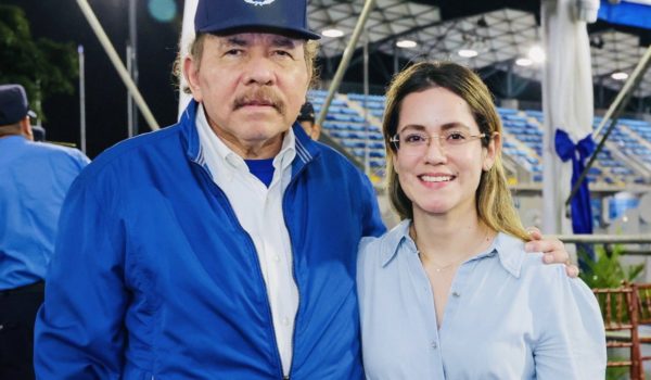 Ortega reafirma el rango de ministra de Telcor de la hija del jefe de la Policía