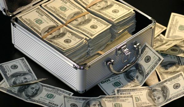 Daniel Ortega sigue engordando su colchón financiero