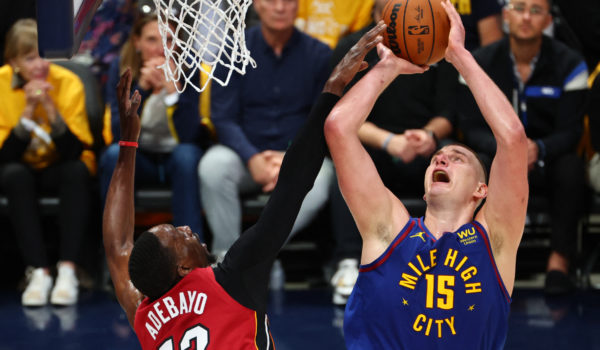 Jokic impone su ley en el primer triunfo de Denver en las Finales de la NBA