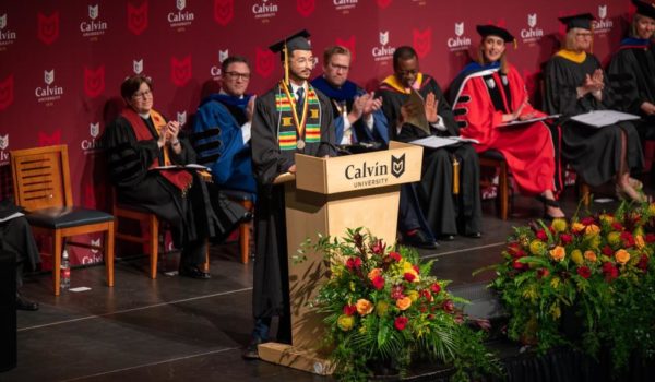 El nicaragüense que sobrevivía con 50 dólares al mes y se graduó con honores en la Universidad de Calvin, Estados Unidos 