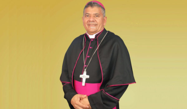 Obispo José Canales: «Es una gran maldad desterrar a una persona de la tierra donde nació»