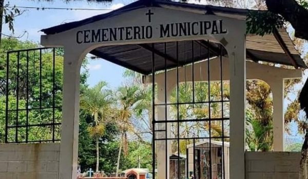 Policía sospecha de ultraje sexual en profanación de tumba en cementerio de Jalapa
