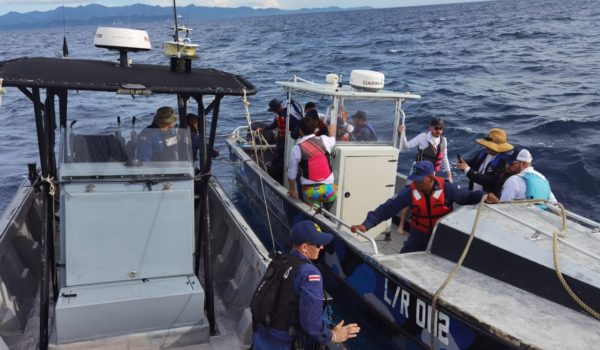 Guardacostas de Costa Rica rescatan embarcación deportiva que se extravió en San Juan del Sur