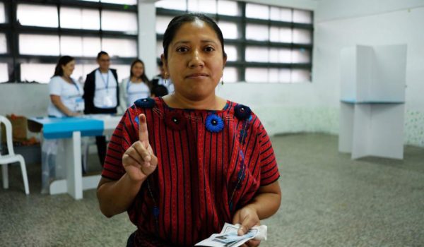 Getty Images Los guatemaltecos votan este domingo a su futuro presidente quien, hasta la fecha, nunca fue en dos ocasiones del mismo partido político.
