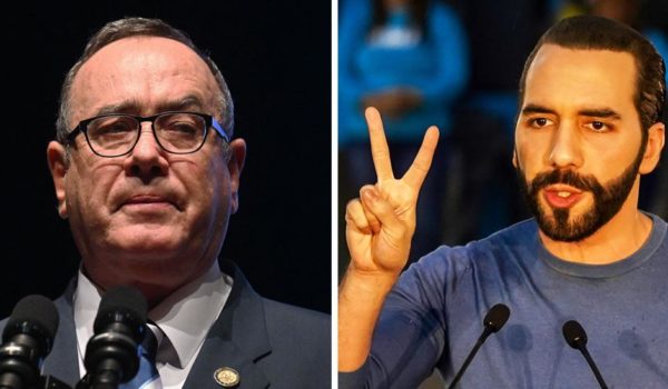 Getty Images La estrategia de seguridad del salvadoreño Nayib Bukele (der.) ha sido vista como modelo por varios de los candidatos que aspiran a sustituir a Alejandro Giammattei (izq.) como presidente de Guatemala.