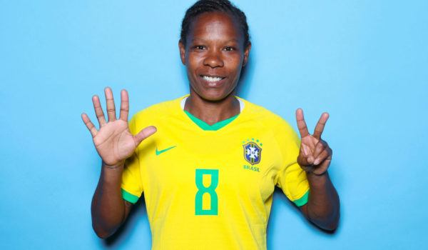 Naomi Baker - FIFA Formiga ha disputado siete mundiales, un récord tanto en hombres como en mujeres.