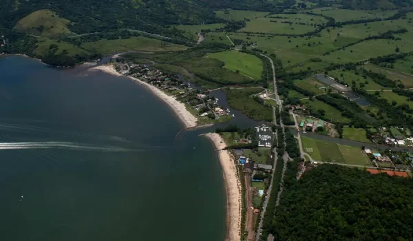 Vista aérea del condominio de lujo Portobello donde el futbolista brasileño Neymar tiene una mansión junto a la playa, en Mangaratiba, cerca de Río de Janeiro. (Archivo 30.12.2020)