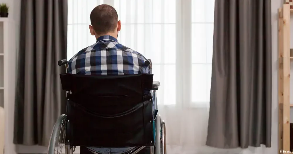 En algunos casos, la esclerosis múltiple puede causar parálisis.