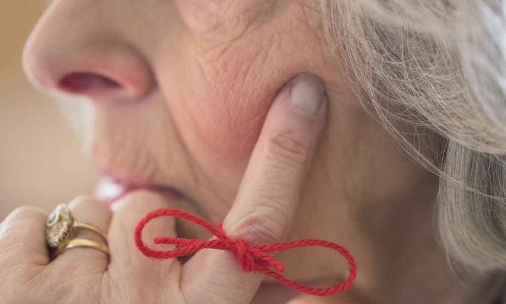 Getty Images Las estadísticas vienen apuntando que las mujeres tienen el más probabilidades de padecer Alzhéimer que los hombres.