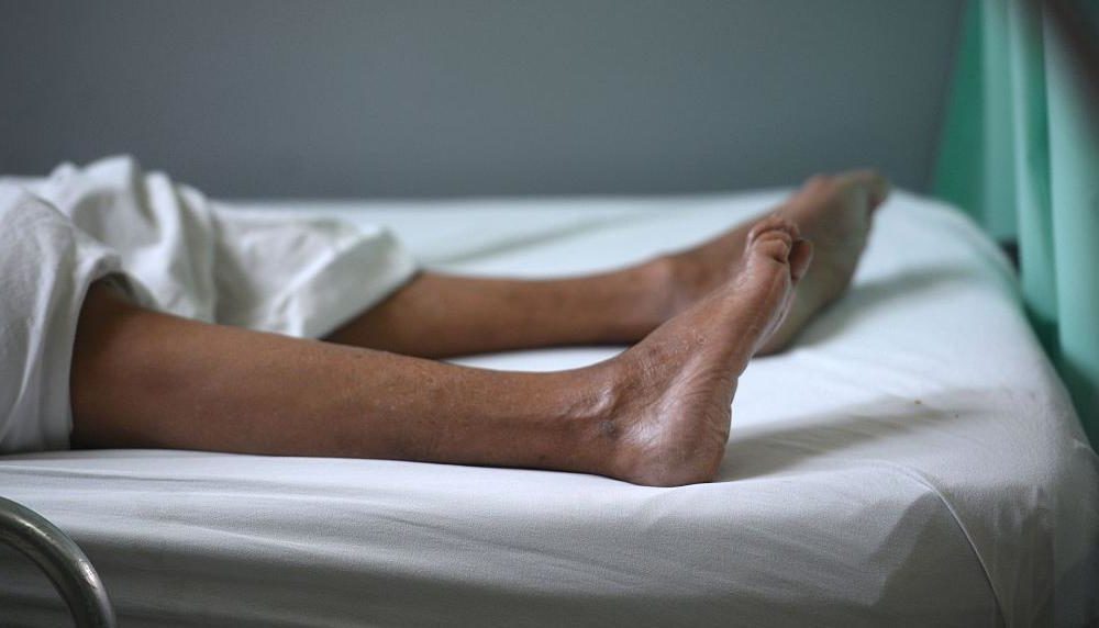 Marviin Recinos / Getty La enfermedad de Guillain-Barré suele tener entre sus primeros síntomas un hormigueo en los pies.