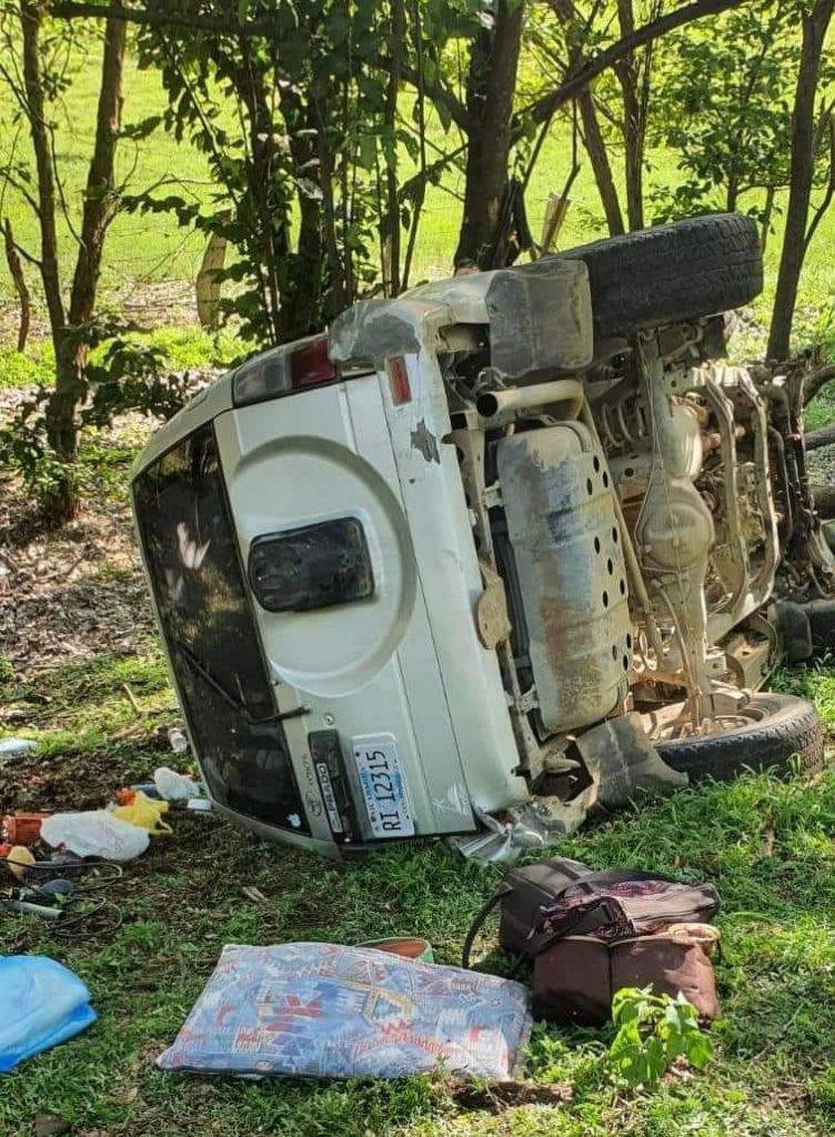 La camioneta donde viajaba la niña fallecida en el asiento delantero. LA PRENSA/ Redes sociales.