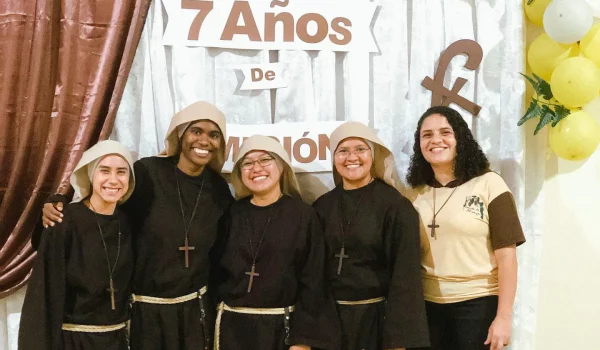 Policía orteguista invade casa de las hermanas de la Fraternidad Pobres de Jesucristo en León y se llevan a las religiosas