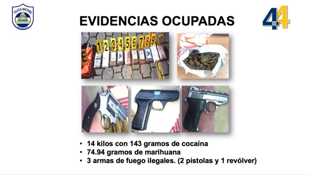 Esta la droga y las armas ocupadas por la Policía a los presuntos narcotraficantes. LA PRENSA/ Policía.