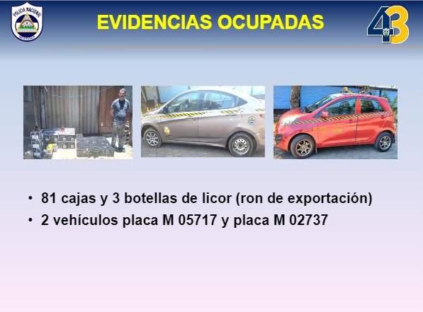 Dos vehículos taxi  fuero utilizados para el trasiego de las botellas de las 540 botellas de licor robado. LA PRENSA/ Policía,    