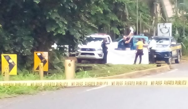 Nicaragüense fallece al caer automóvil en río de Costa Rica
